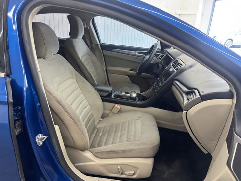 Used 2018 Ford Fusion SE w/ Fusion SE Technology Package image 10