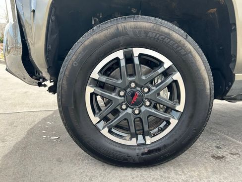 Used 2025 Toyota Tacoma TRD Sport image 33