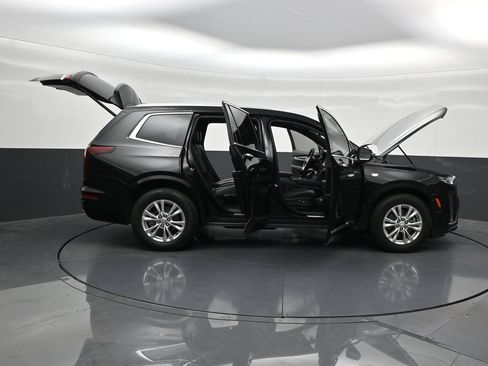 Used 2025 Cadillac XT6 Luxury FWD image 32