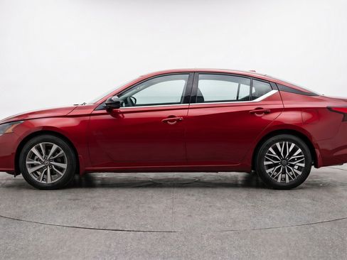 Used 2025 Nissan Altima 2.5 SV FWD image 5
