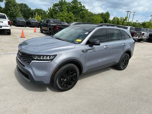 Used 2022 Kia Sorento S w/ Panoramic Sunroof Package AWD/4WD image 16