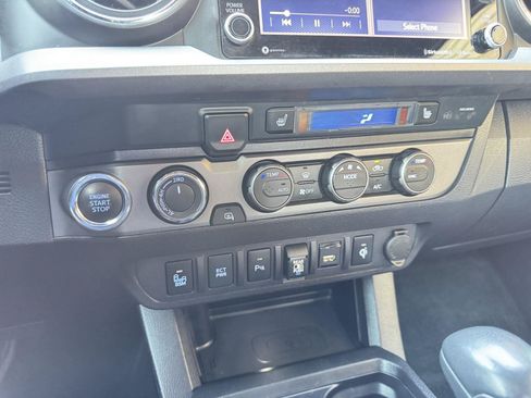 Used 2020 Toyota Tacoma TRD Off-Road w/ Technology Package AWD/4WD image 19