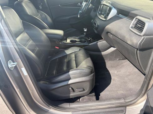 Used 2019 Kia Sorento EX w/ EX Touring Package FWD image 13