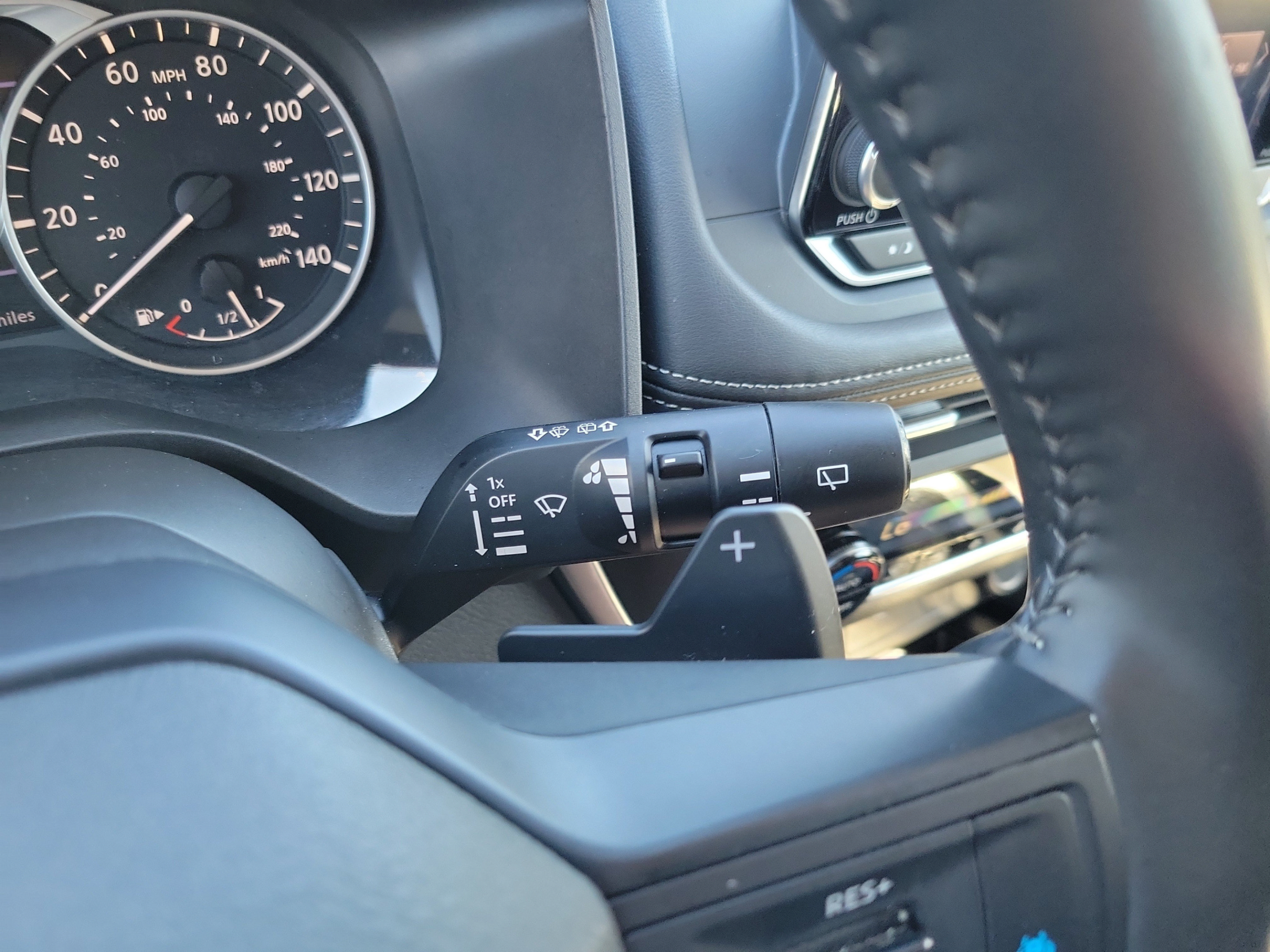 Used 2025 Nissan Rogue SV FWD image 25