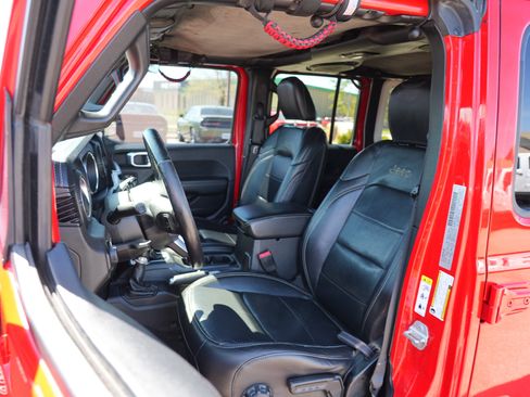 Used 2019 Jeep Wrangler Unlimited Sahara w/ Quick Order Package 24M Moab image 12