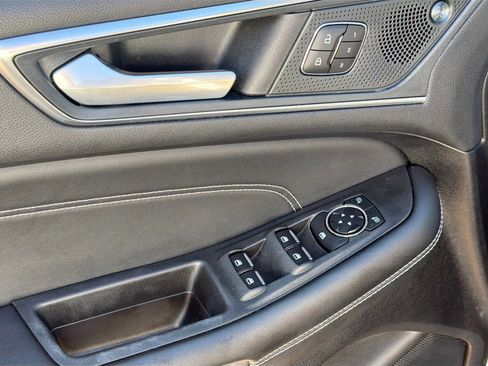 Used 2024 Ford Edge Titanium image 23