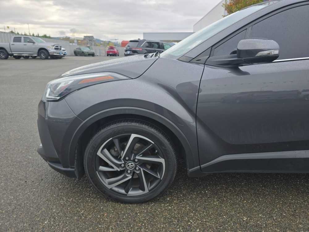 Used 2021 Toyota C-HR XLE FWD image 13
