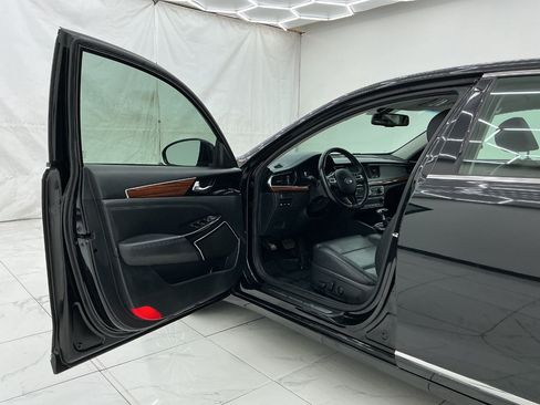 Used 2018 Kia Cadenza Premium FWD image 16