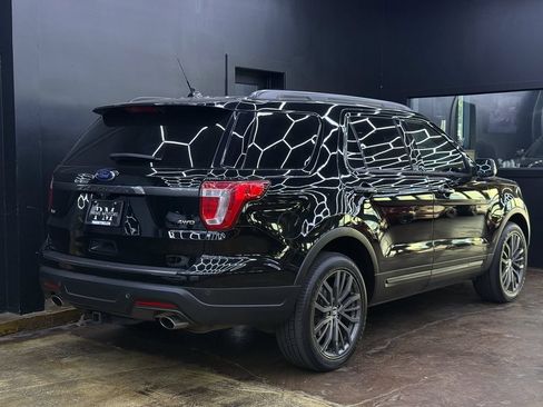 Used 2018 Ford Explorer XLT w/ XLT Appearance Package AWD/4WD image 9