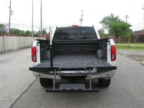 Used 2019 Ford F150 Lariat w/ Equipment Group 502A Luxury AWD/4WD image 8