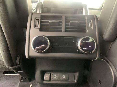 Used 2025 Land Rover Discovery Dynamic SE image 28