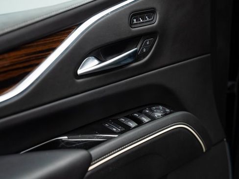 Used 2022 Cadillac Escalade Premium Luxury image 27