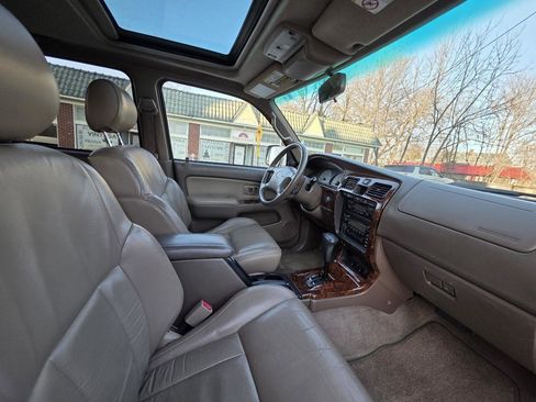 Used 2000 Toyota 4Runner Limited image 45