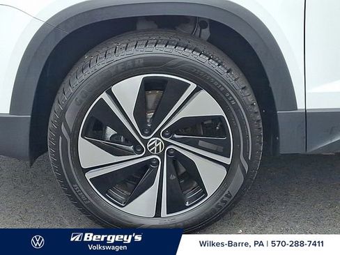 Used 2025 Volkswagen Taos SE AWD/4WD image 10