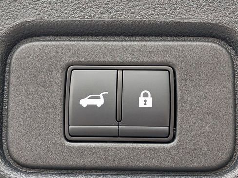 Used 2025 Nissan Pathfinder Platinum AWD/4WD image 25