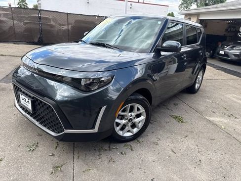 Certified 2025 Kia Soul LX w/ LX Technology Package FWD image 1