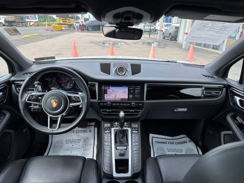 Used 2020 Porsche Macan w/ Premium Package Plus AWD/4WD image 38