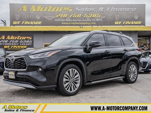 Used 2022 Toyota Highlander Platinum FWD image 1