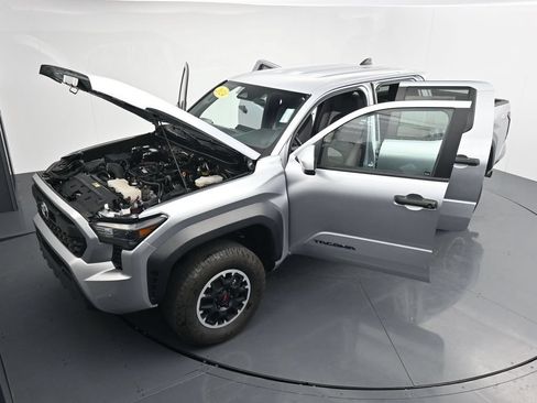 Used 2024 Toyota Tacoma TRD Off-Road AWD/4WD image 40