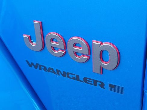 Used 2024 Jeep Wrangler Unlimited Rubicon AWD/4WD image 9