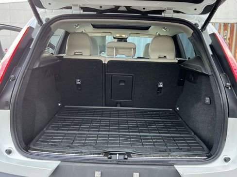 Used 2023 Volvo XC40 B5 Ultimate w/ Climate Package image 12