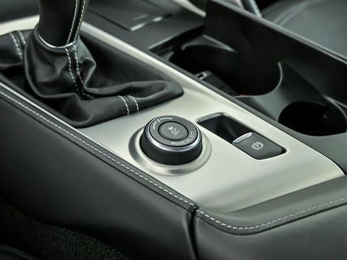 Used 2015 Chevrolet Corvette Z06 w/ 3LZ Preferred Equipment Group image 36