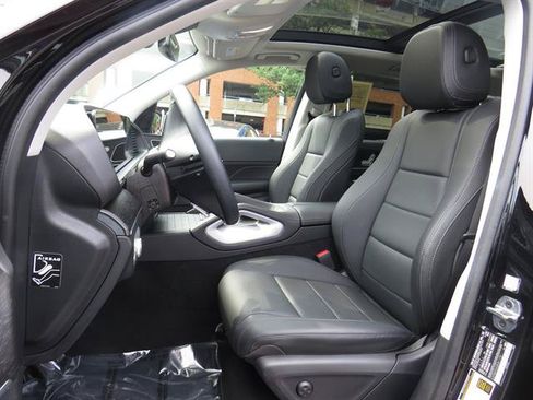 Used 2025 Mercedes-Benz GLE 350 4MATIC w/ AMG Line Exterior image 18