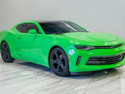 Used 2017 Chevrolet Camaro LT RWD image 9