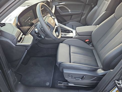 Used 2025 Audi Q5 Premium Plus w/ Premium Plus AWD/4WD image 6