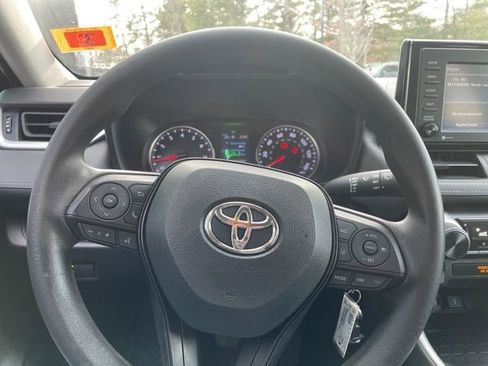Used 2021 Toyota RAV4 LE image 17