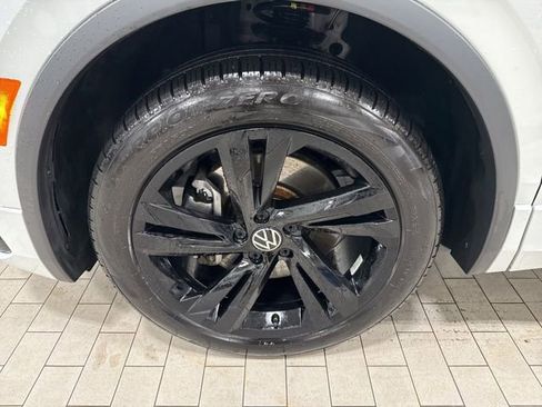 Certified 2023 Volkswagen Tiguan SE R-Line image 29