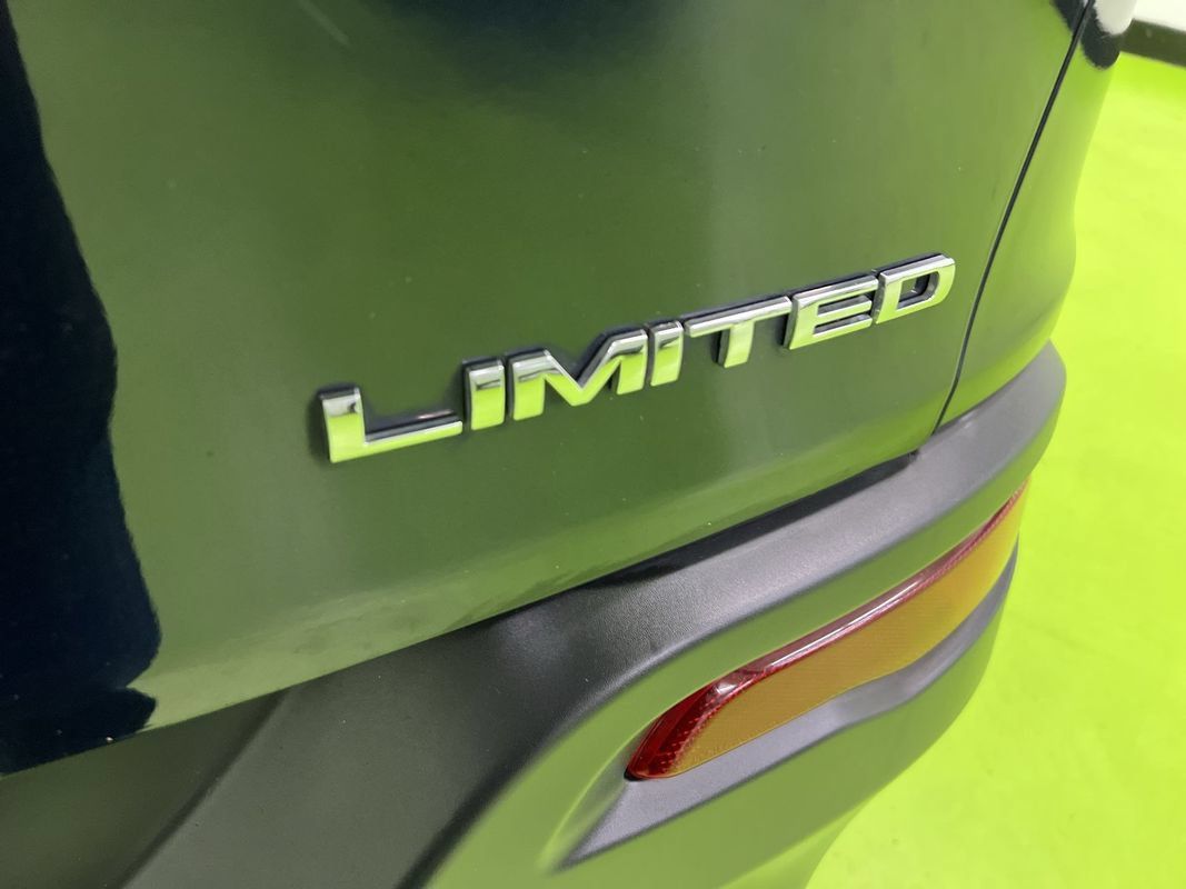 Used 2015 Jeep Cherokee Limited AWD/4WD image 13