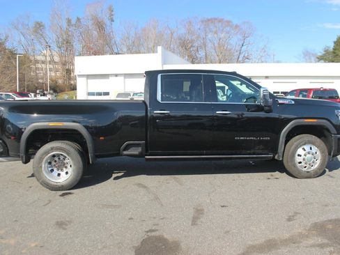 New 2026 GMC Sierra 3500 Denali w/ Denali Reserve Package AWD/4WD image 8