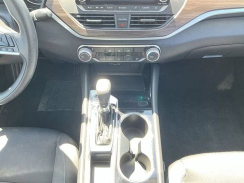 Used 2024 Nissan Altima 2.5 SV FWD image 10
