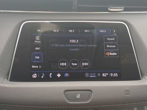 Used 2021 Cadillac XT4 Luxury w/ Cold Weather Package FWD image 8