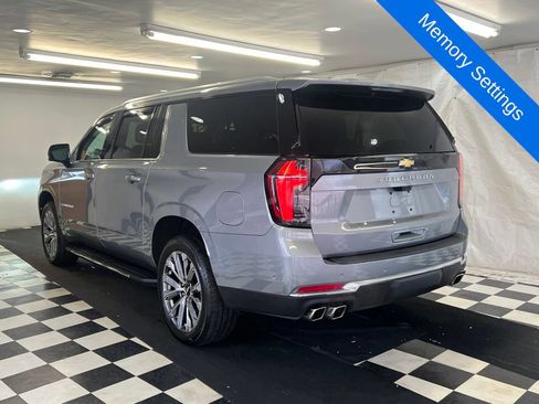 Used 2025 Chevrolet Suburban High Country AWD/4WD image 13