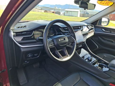 Used 2022 Jeep Grand Cherokee L Limited w/ Luxury Tech Group II image 19