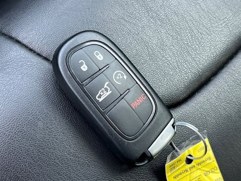 Used 2019 Jeep Cherokee Altitude image 25