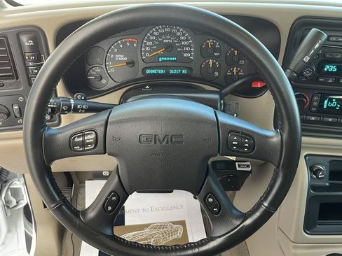 Used 2004 GMC Sierra 2500 SLT AWD/4WD image 32