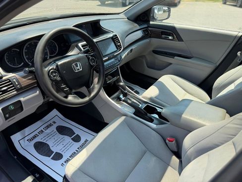 Used 2016 Honda Accord EX image 16