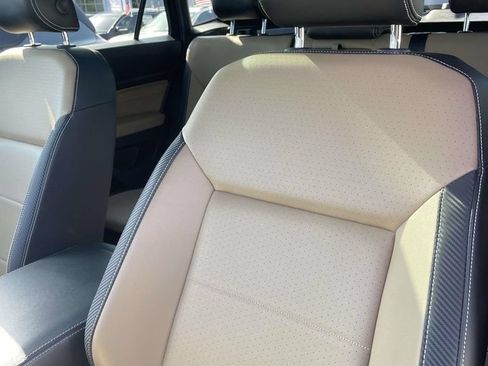 Certified 2021 Volkswagen Atlas Cross Sport SE w/ Panoramic Sunroof Package FWD image 19