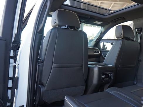 Used 2021 Chevrolet Tahoe Premier w/ Premium Package AWD/4WD image 31