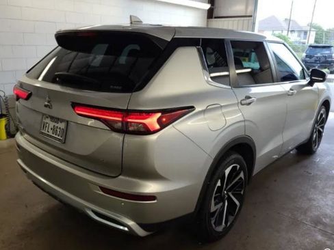 Used 2022 Mitsubishi Outlander SE AWD/4WD image 3