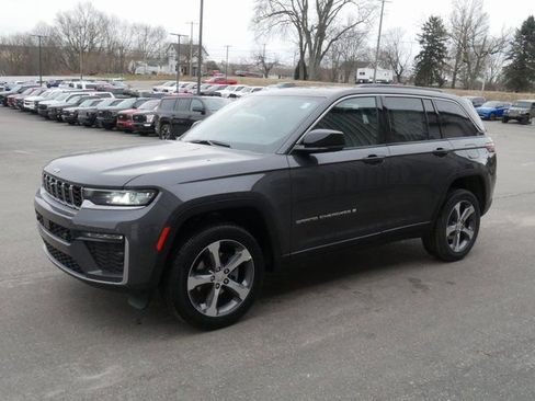 New 2026 Jeep Grand Cherokee Limited w/ Luxury Tech Group II AWD/4WD image 7