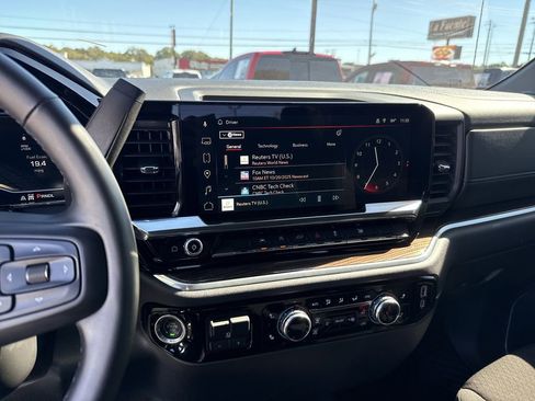 Used 2025 GMC Sierra 1500 Elevation image 26