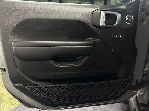 Used 2021 Jeep Gladiator Sport image 12