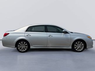 Used 2011 Toyota Avalon Limited FWD video 2