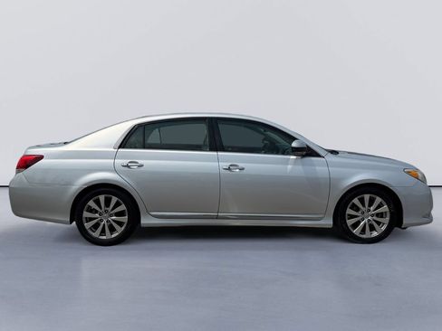 Used 2011 Toyota Avalon Limited FWD image 2