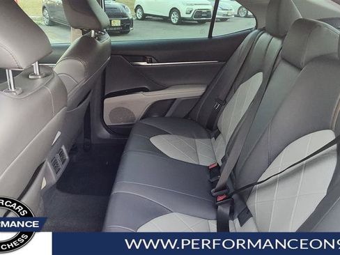 Used 2019 Toyota Camry XLE image 14
