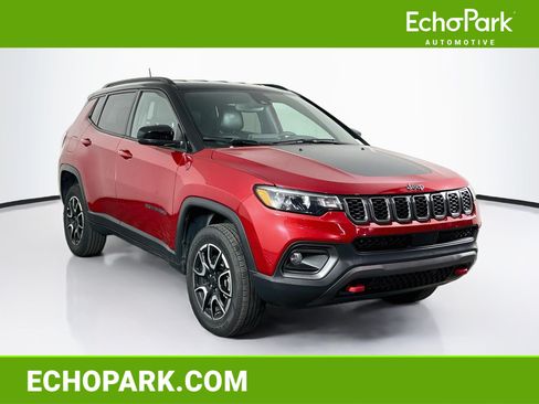 Used 2025 Jeep Compass Trailhawk AWD/4WD image 1